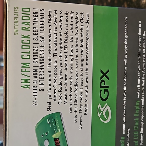 GPX D506CIT AM/FM clock radio with 5 colored switchplates.  In original box - Picture 4 of 4